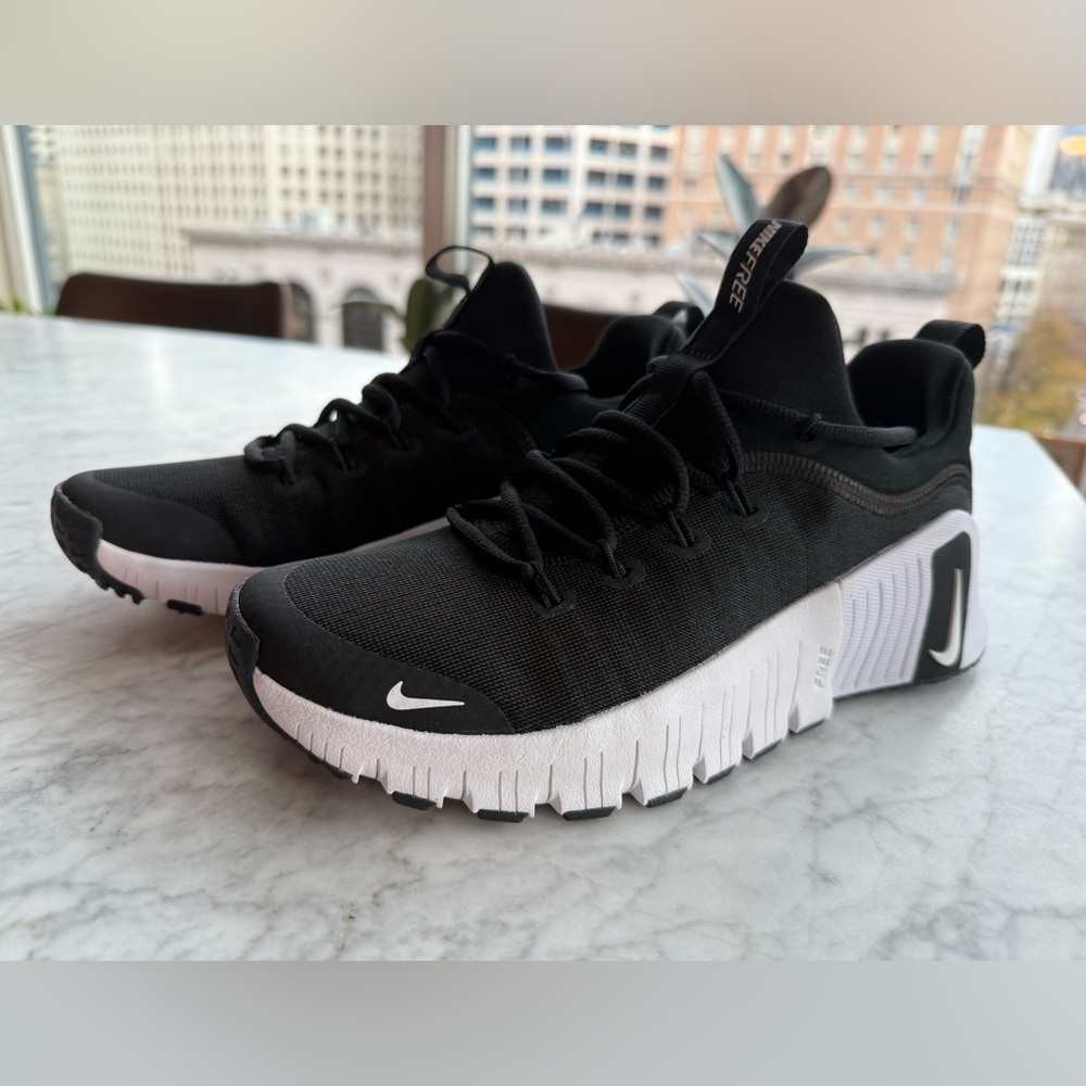 Women’s Nike Tennis Shoes Size 8 BRAND NEW